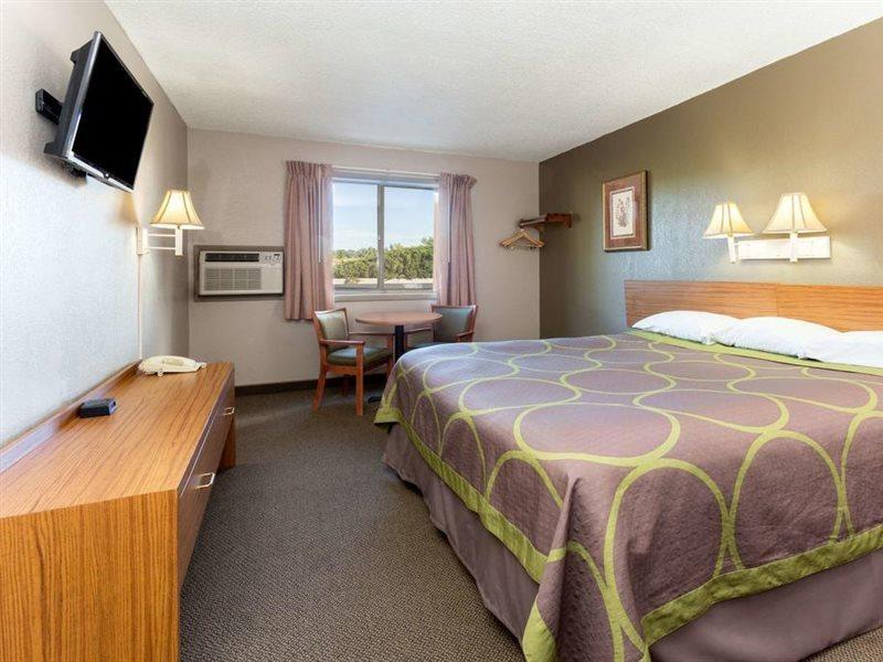 Super 8 By Wyndham Colorado Springs Peterson Space Force Cimarron Hills Exterior foto