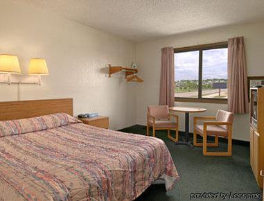 Super 8 By Wyndham Colorado Springs Peterson Space Force Cimarron Hills Habitación foto